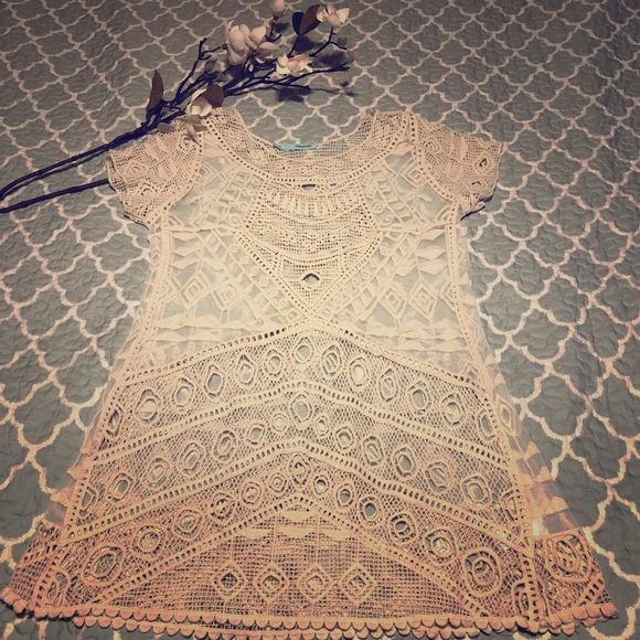 Lace Tunic Blouse - Picture 2 of 4